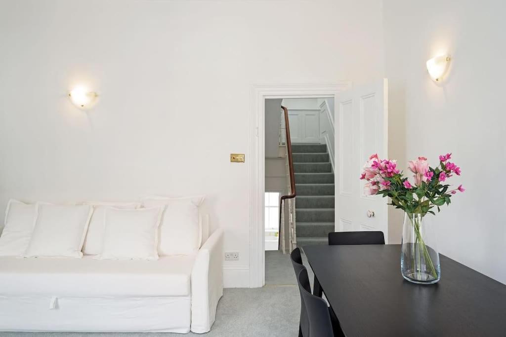 Beautiful Two Bedroom Maisonette In The Heart Of Chelsea London Kültér fotó